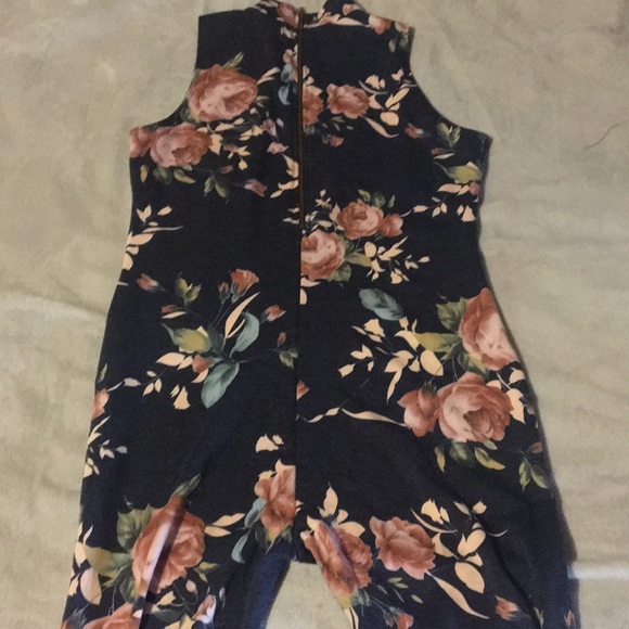 Floral, zip-back romper - Picture 2 of 2